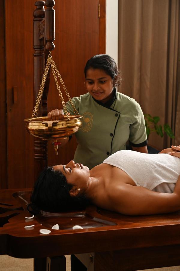 Hotel The Sacred Lotus Ayurveda Wellness Retreat Kochi Exterior foto