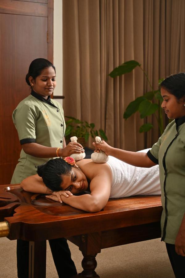 Hotel The Sacred Lotus Ayurveda Wellness Retreat Kochi Exterior foto