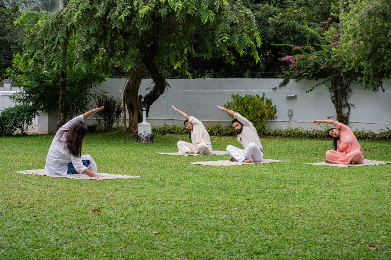 Hotel The Sacred Lotus Ayurveda Wellness Retreat Kochi Exterior foto